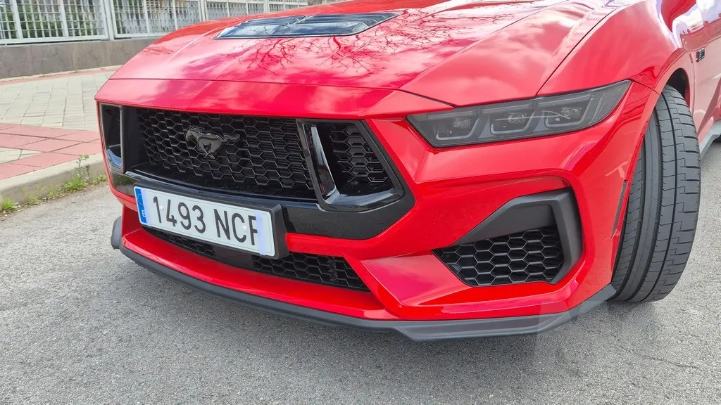 Ford Mustang convertible, viento