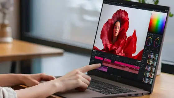LG gram pro AI Chocolate: 17 pulgadas, 1,54 kg y mucha IA